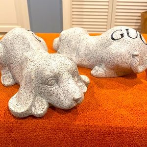 2 set puppy decor accent pieces with logo
